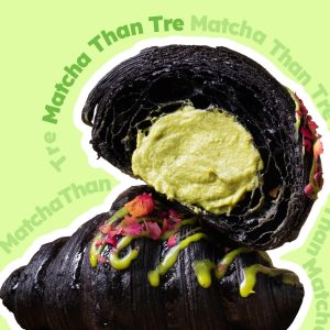 Bánh Croissant Matcha Tinh Than Tre: Đỉnh Cao Của Sự Đối Lập